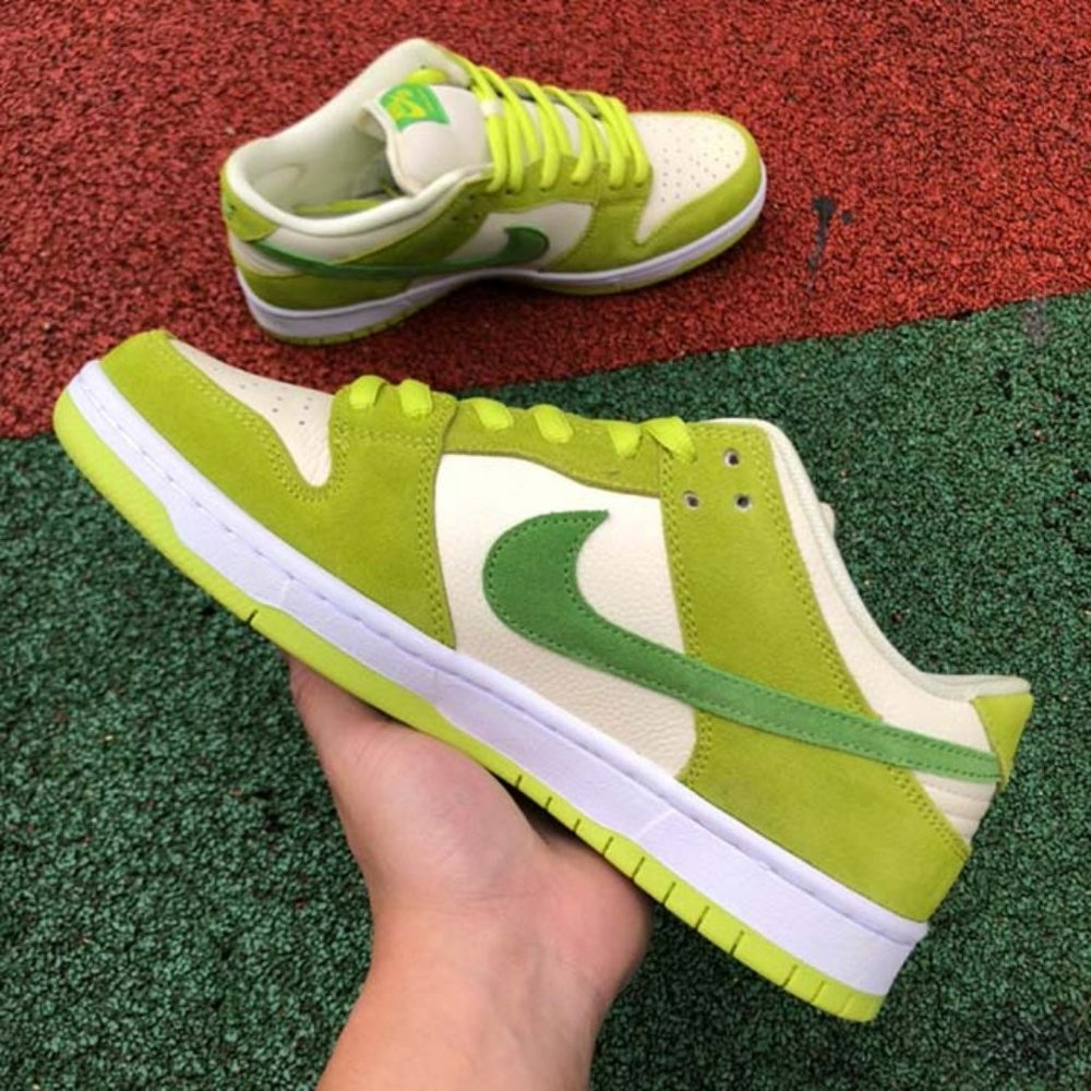 Nike SB Dunk Low x Green Apple Sneakers